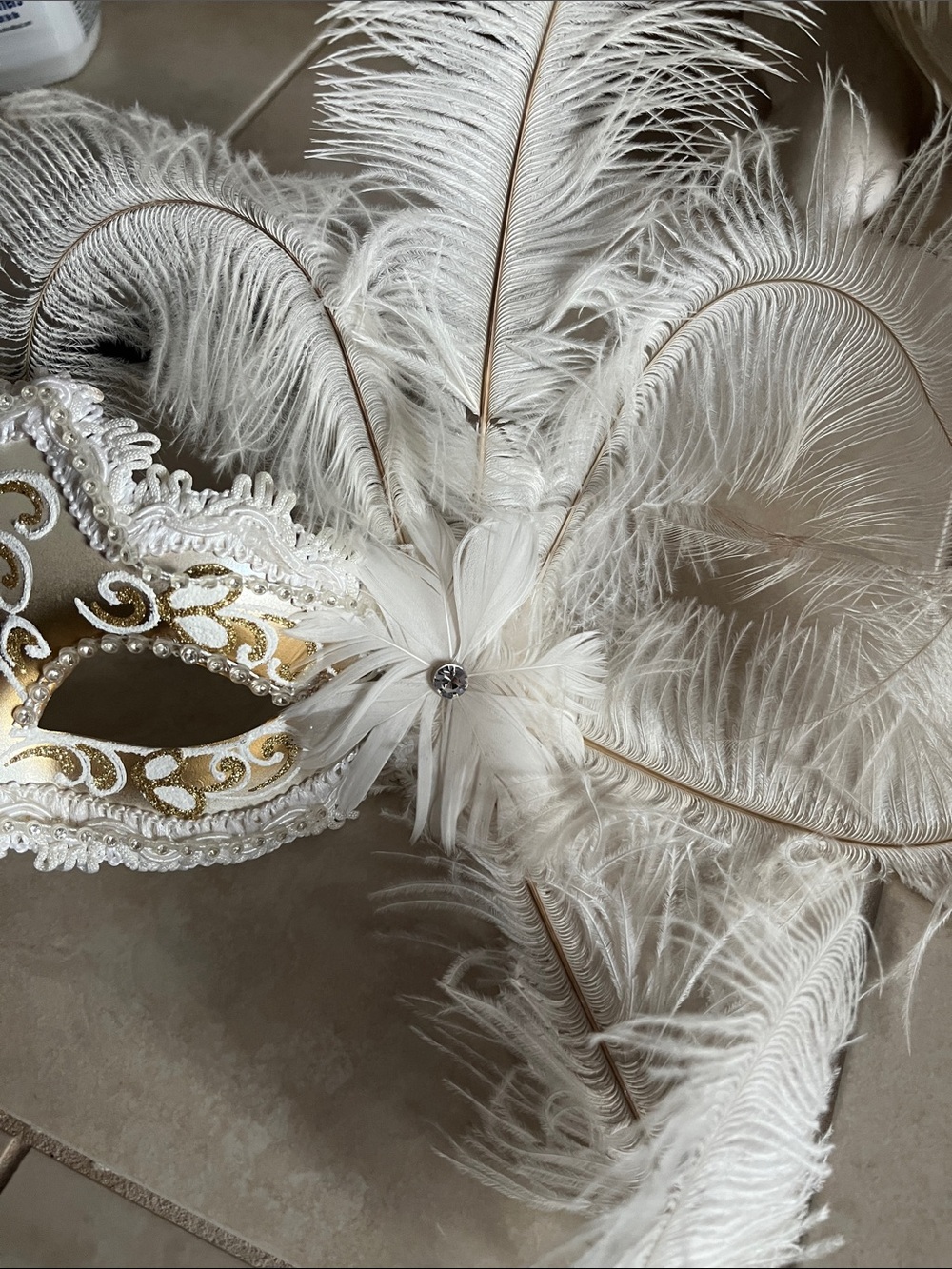 Ivory Feathered Venetian Masquerade Mask - Picture 3 of 4